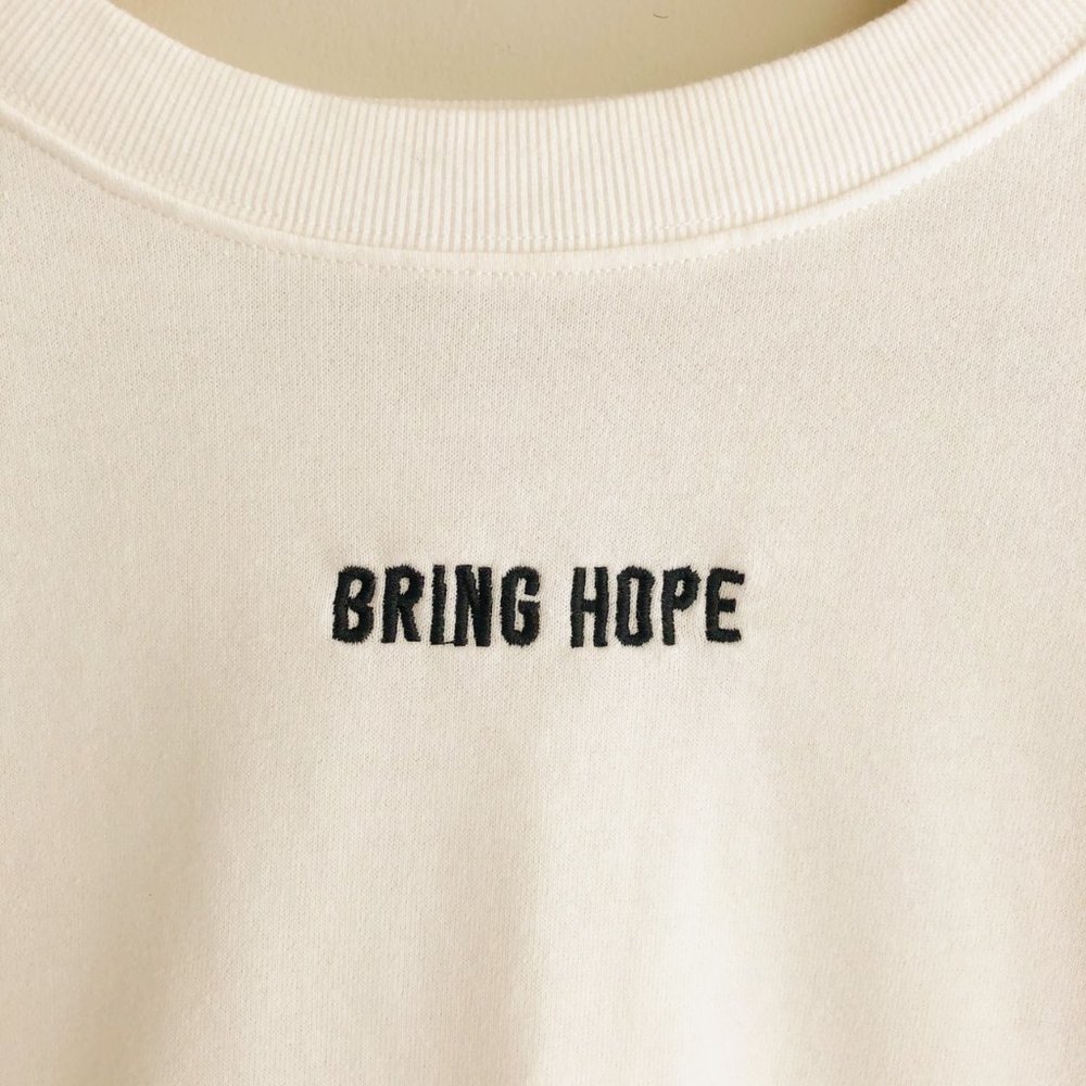 Embroidered cream sweatshirt - Picture 3 of 3